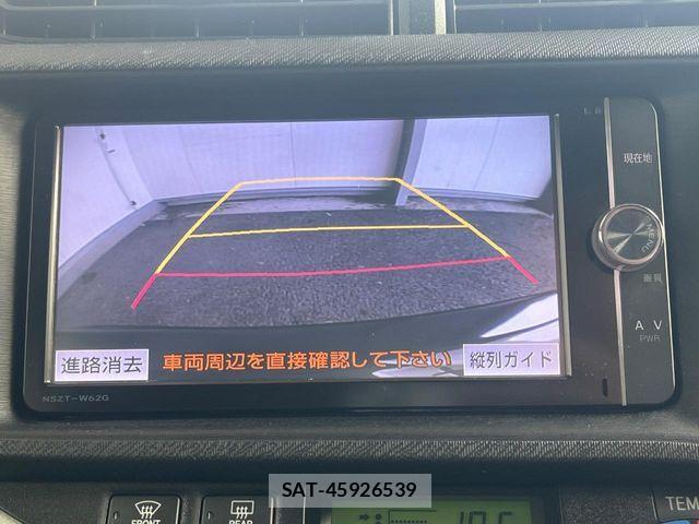 Toyota AQUA 2013-01 8437932-3