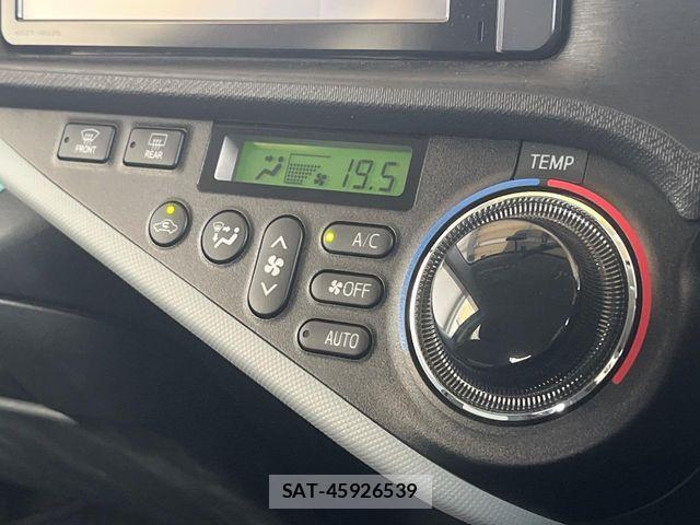 Toyota AQUA 2013-01 8437932-4