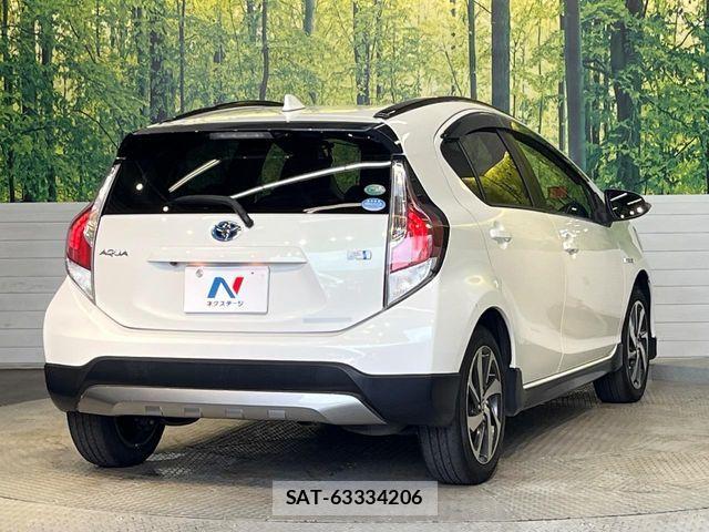 Toyota AQUA 2016-03 8437933-16