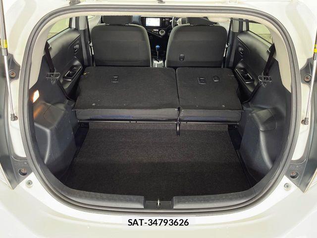 Toyota AQUA 2015-12 8457032-10