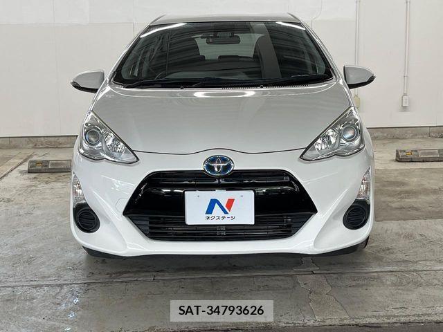 Toyota AQUA 2015-12 8457032-13
