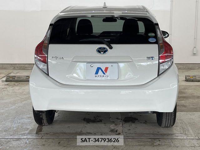 Toyota AQUA 2015-12 8457032-14