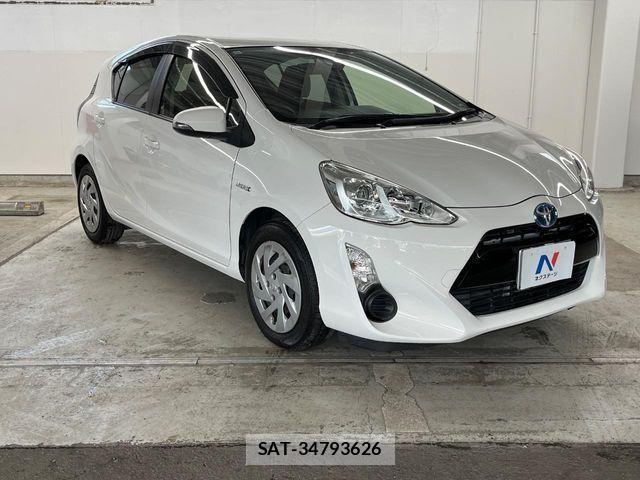 Toyota AQUA 2015-12 8457032-15