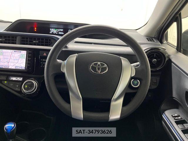 Toyota AQUA 2015-12 8457032-7