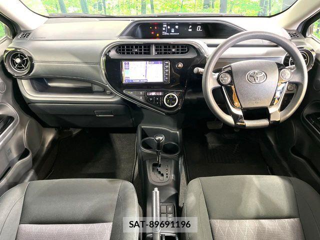Toyota AQUA 2019-10 8457017-1