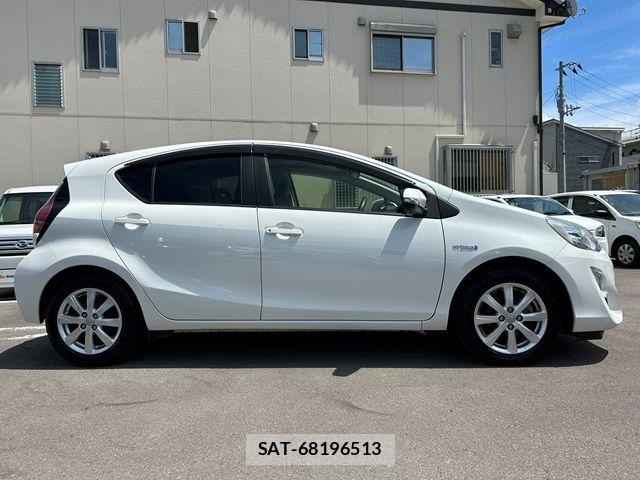 Toyota AQUA 2016-08 8457038-4