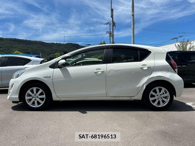 Toyota AQUA 2016-08 8457038-5