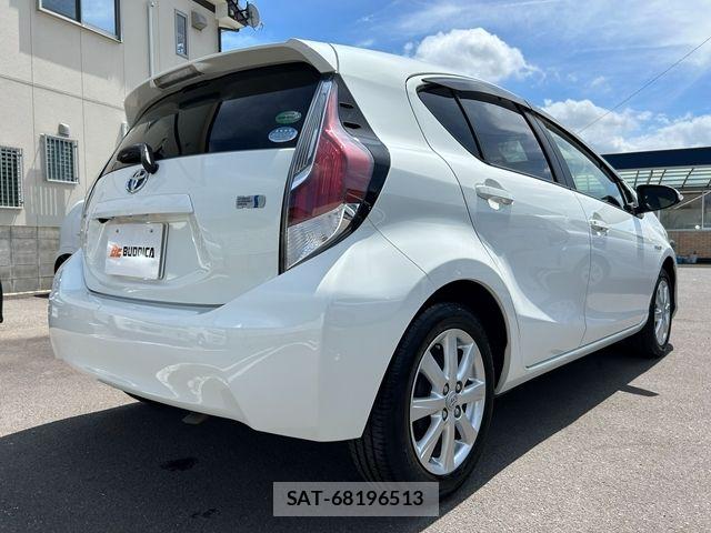 Toyota AQUA 2016-08 8457038-6