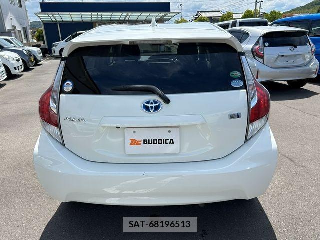 Toyota AQUA 2016-08 8457038-7