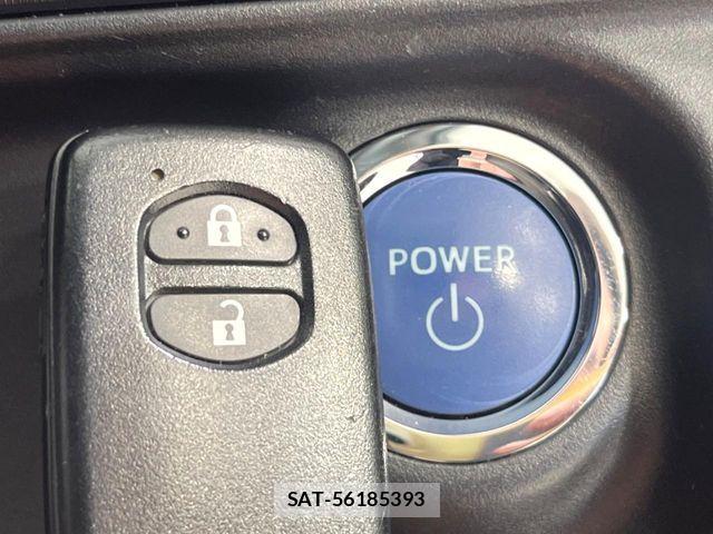 Toyota AQUA 2017-06 8457029-6