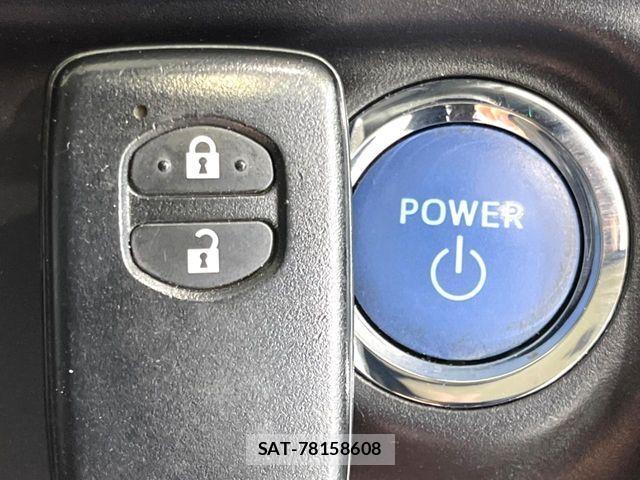 Toyota AQUA 2015-06 8457023-6