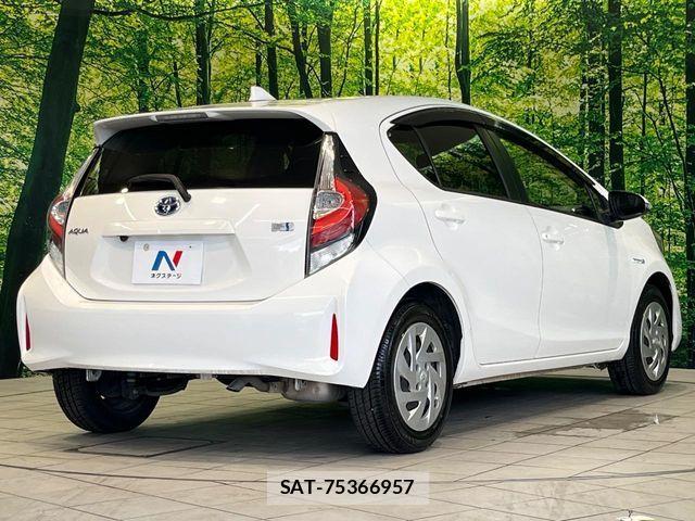 Toyota AQUA 2019-06 8457019-16
