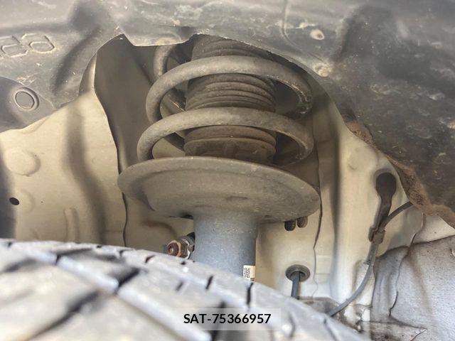 Toyota AQUA 2019-06 8457019-19