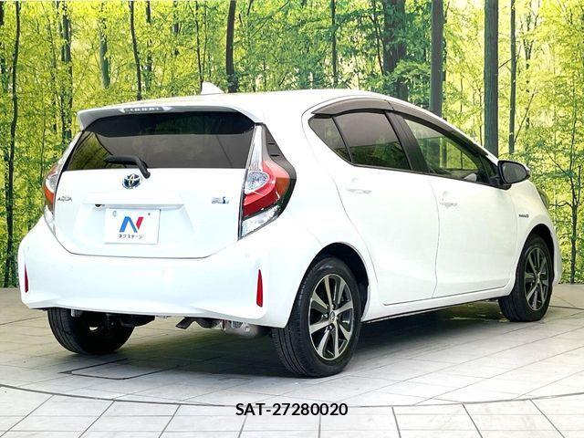 Toyota AQUA 2019-07 8457018-16