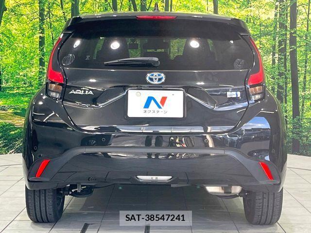 Toyota AQUA 2022-03 8457011-14