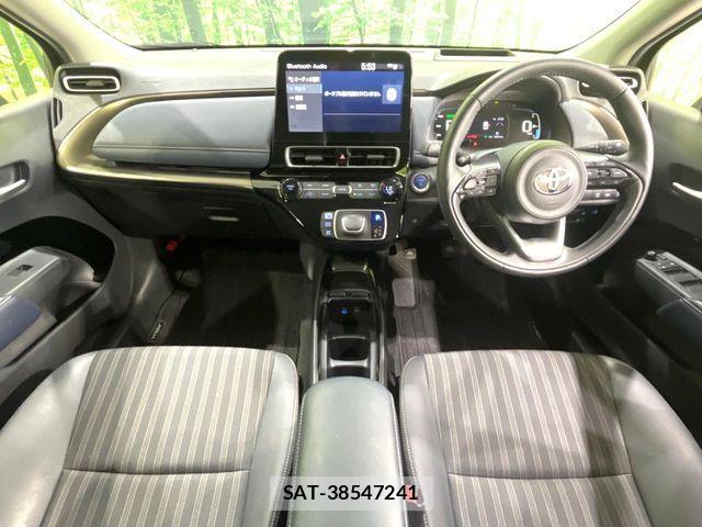 Toyota AQUA 2022-03 8457011-1