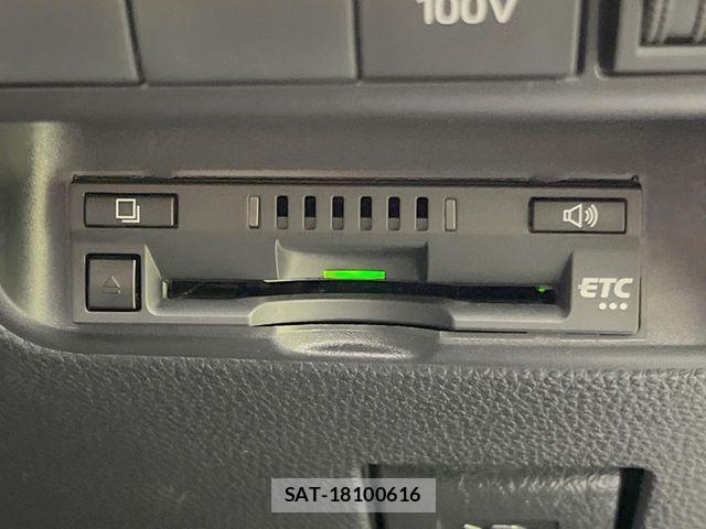 Toyota AQUA 2023-06 8457014-6