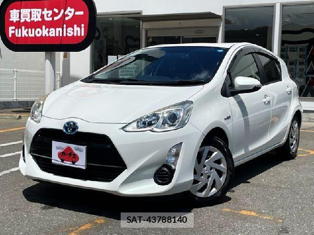 Toyota AQUA 2015-01 8457033-0