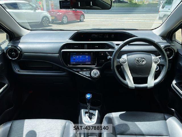 Toyota AQUA 2015-01 8457033-1