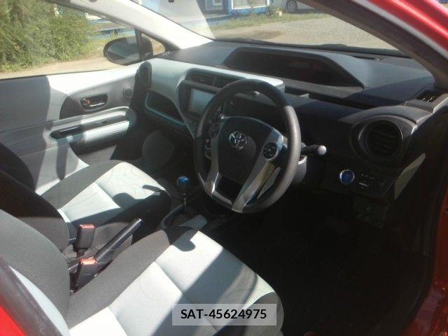 Toyota AQUA 2012-10 8457039-1