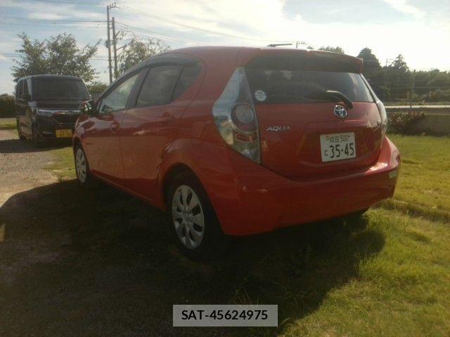 Toyota AQUA 2012-10 8457039-2