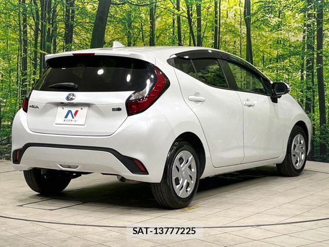 Toyota AQUA 2023-07 8457012-16