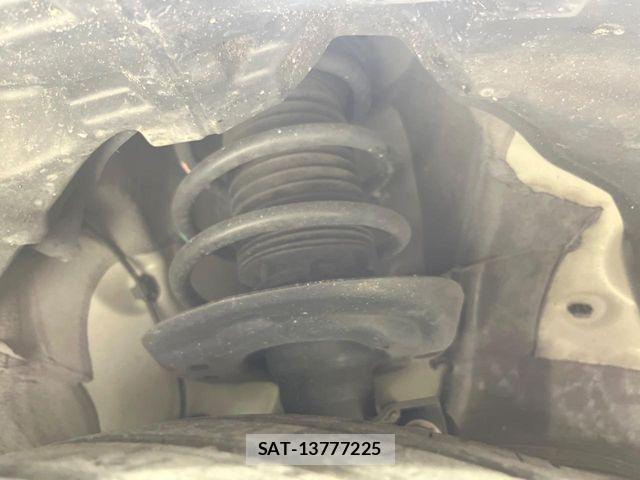 Toyota AQUA 2023-07 8457012-19