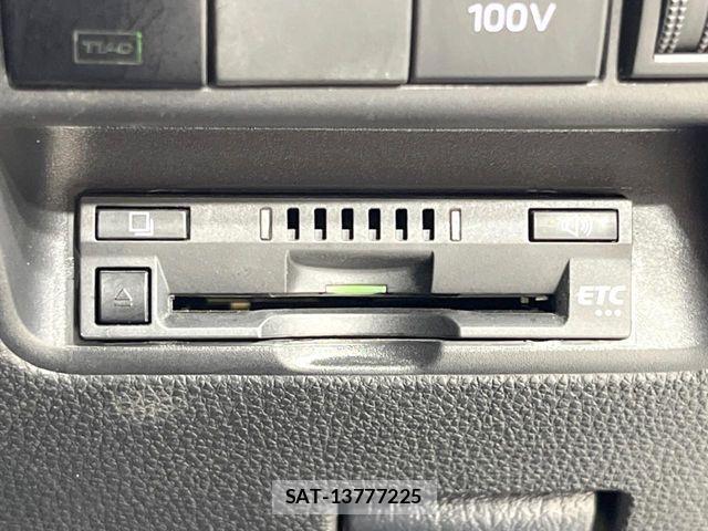 Toyota AQUA 2023-07 8457012-6