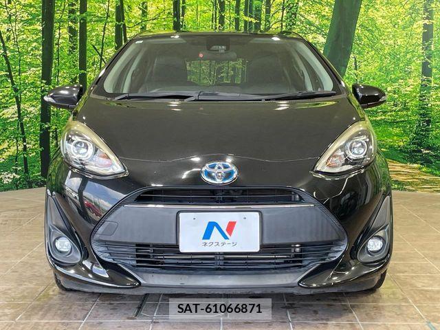 Toyota AQUA 2017-12 8457031-13