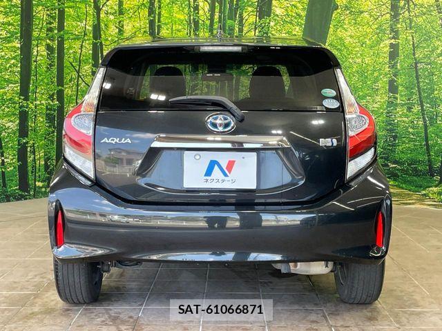 Toyota AQUA 2017-12 8457031-14