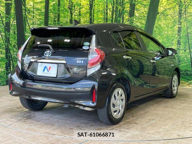 Toyota AQUA 2017-12 8457031-16