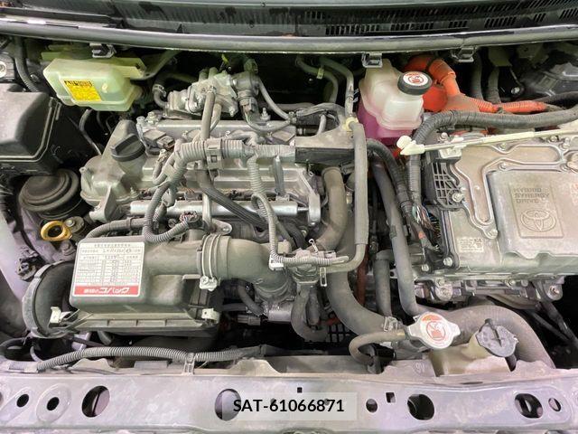 Toyota AQUA 2017-12 8457031-17