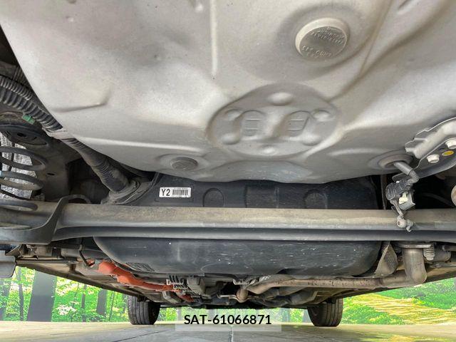 Toyota AQUA 2017-12 8457031-18