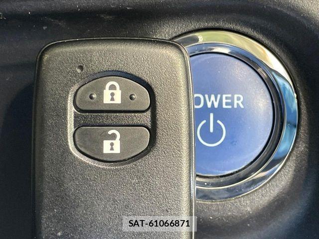 Toyota AQUA 2017-12 8457031-6