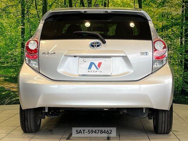 Toyota AQUA 2014-01 8457034-14