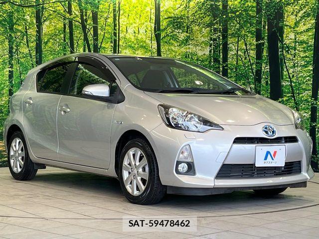 Toyota AQUA 2014-01 8457034-15