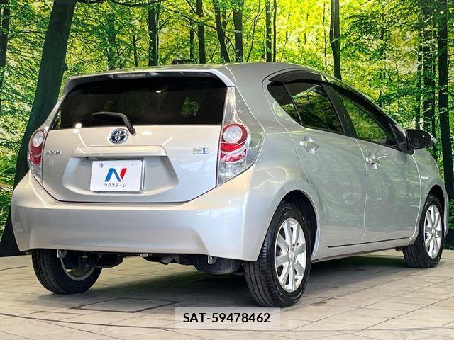 Toyota AQUA 2014-01 8457034-16