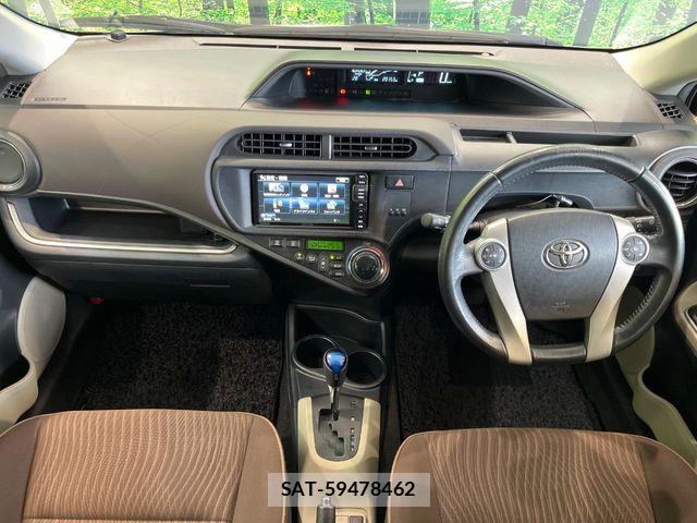 Toyota AQUA 2014-01 8457034-1