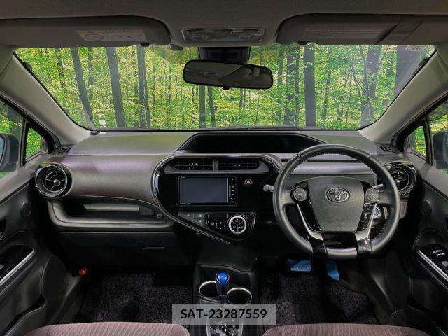 Toyota AQUA 2017-08 8457020-1