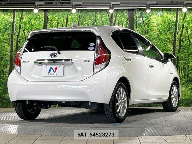Toyota AQUA 2017-01 8457028-16