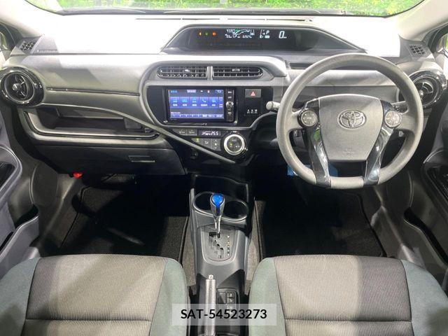 Toyota AQUA 2017-01 8457028-1