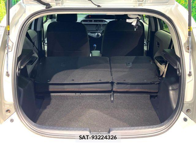 Toyota AQUA 2012-02 8457024-9