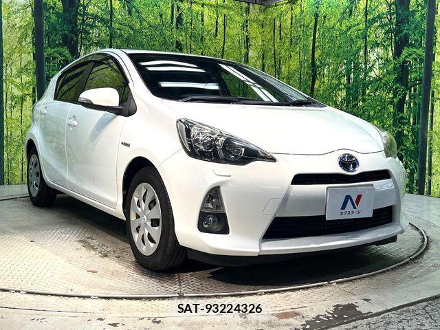 Toyota AQUA 2012-02 8457024-15