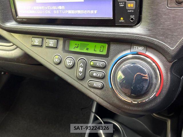 Toyota AQUA 2012-02 8457024-5