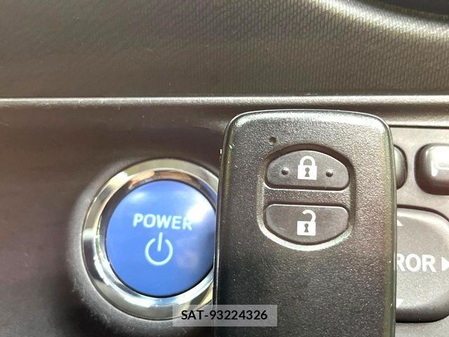 Toyota AQUA 2012-02 8457024-6