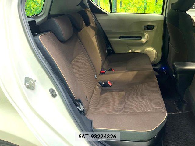 Toyota AQUA 2012-02 8457024-8
