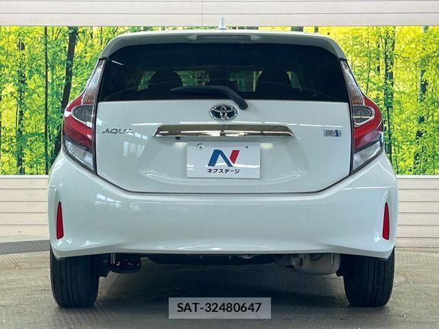 Toyota AQUA 2018-03 8457030-14