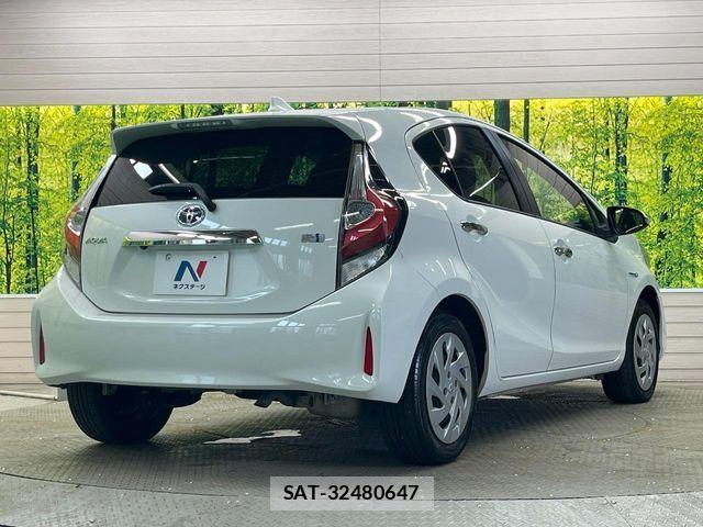 Toyota AQUA 2018-03 8457030-16