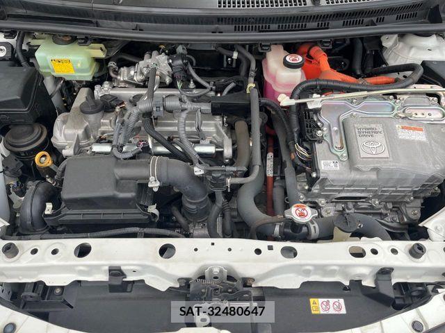 Toyota AQUA 2018-03 8457030-17