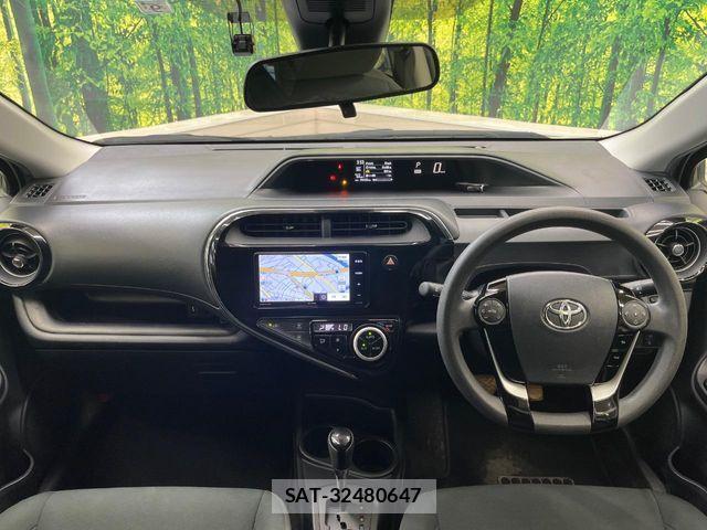 Toyota AQUA 2018-03 8457030-1